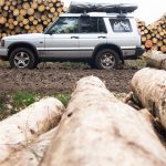 Corona-tijd: Land Rovers voor hulp