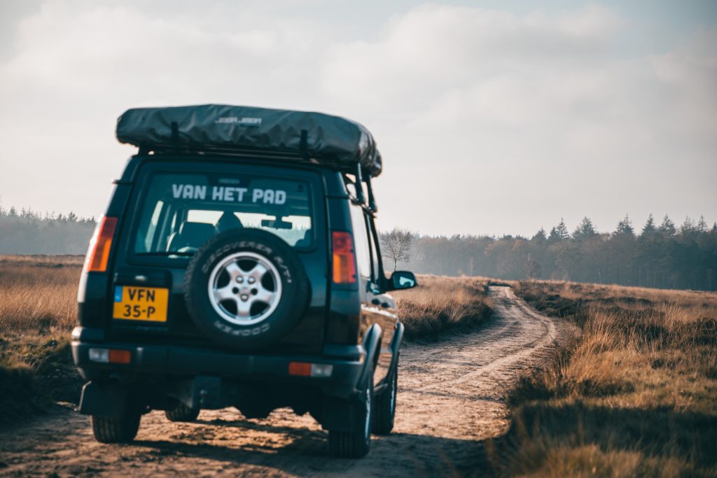 VAN HET PAD Land Rover + daktent | Abigail van Kooten