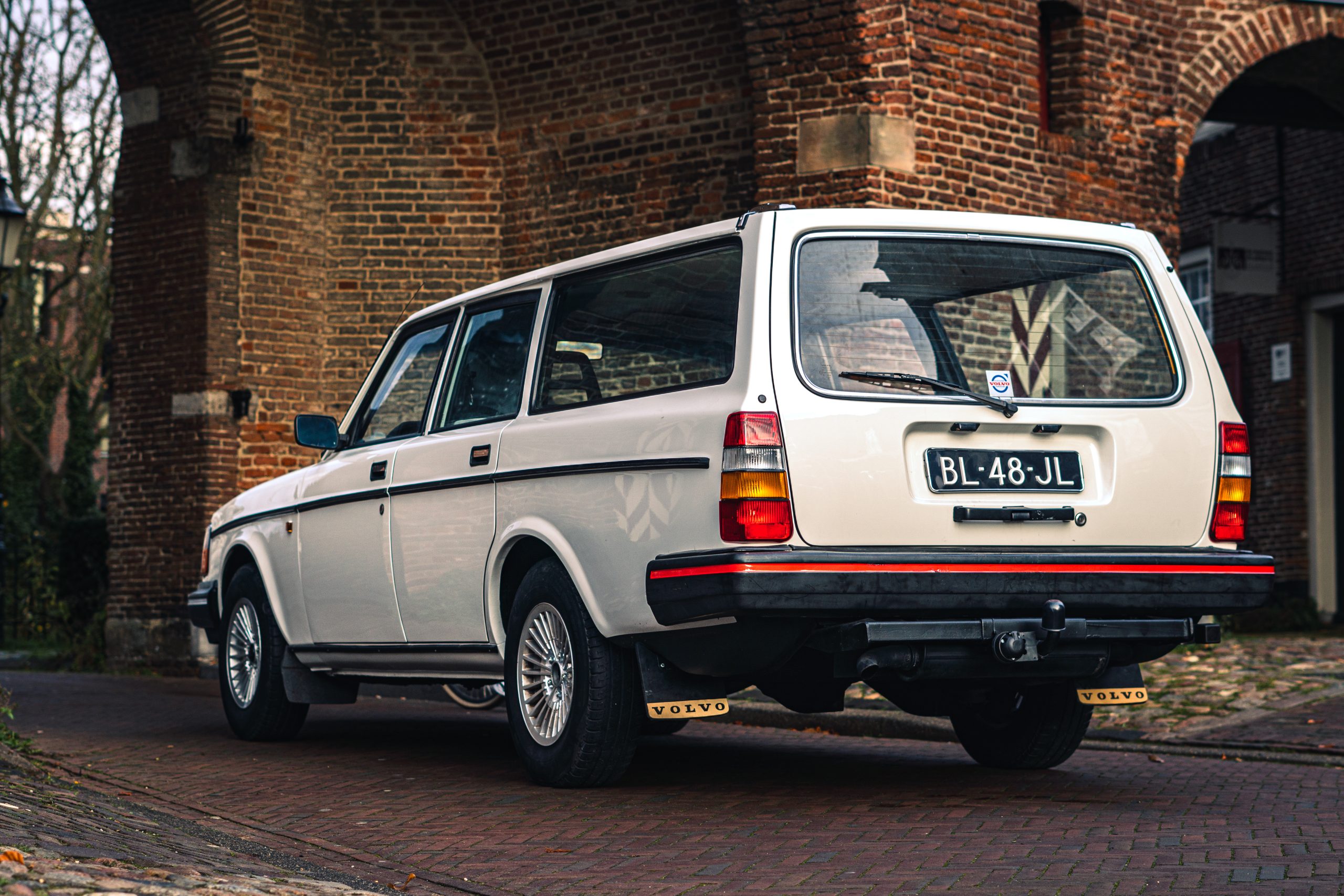 Vanaf nu te huur: Volvo 245 Estate
