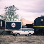 VAN HET PAD Volvo 240 Estate trouwauto