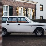 VAN HET PAD Volvo 240 Estate trouwauto