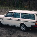 VAN HET PAD Volvo 240 Estate trouwauto