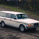 Volvo 240 estate trouwauto van het pad