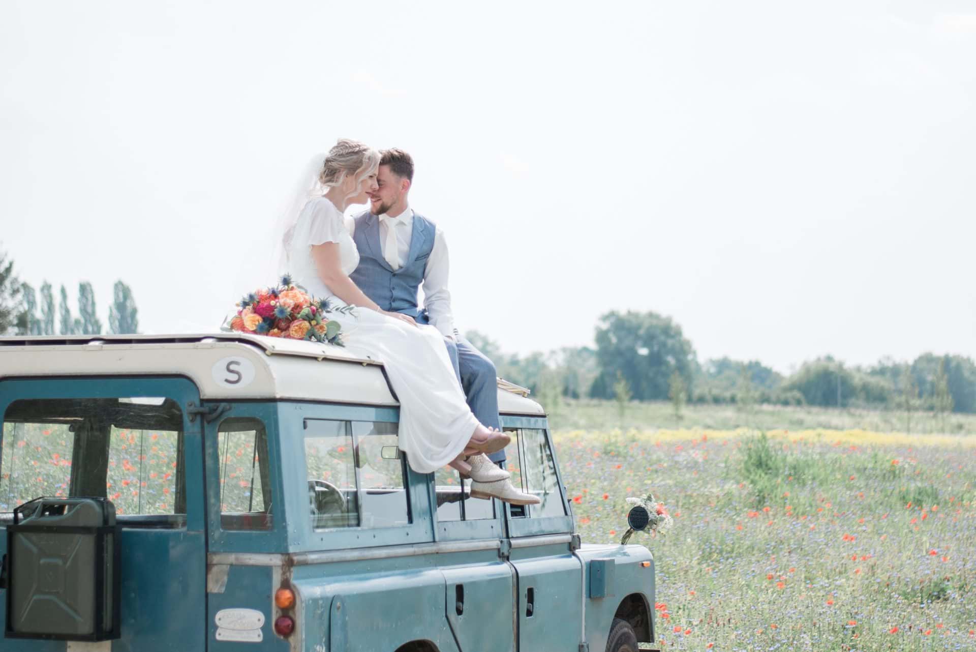 bymonicastout-123-scaled-e1674142812585_compressed Land Rover Defender Trouwauto. Foto by monicastout
