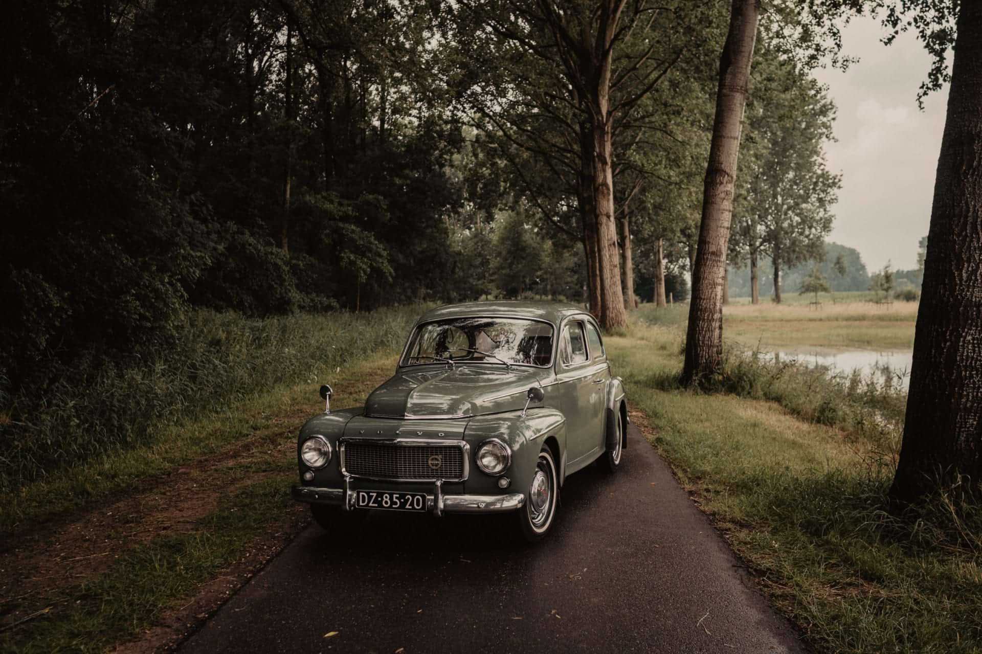 sharonfotografiewedding-251-scaled-e1674142623928_compressed Volvo trouwauto Katterug
